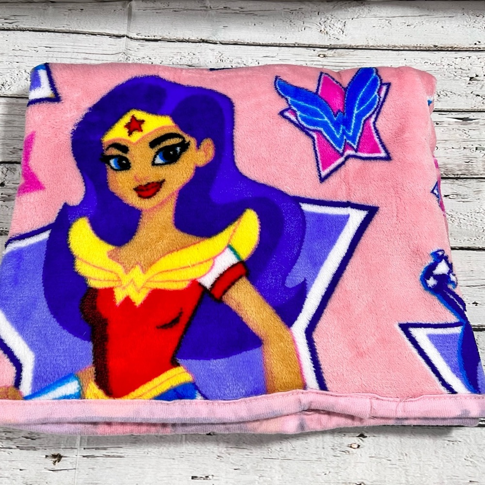 DC Superhero Girls Plush Blanket
